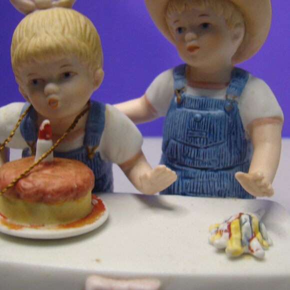 Denim Days Porcelain Figurine Happy Birthday #1520, 1985 Homco With hanging tag - Picture 5 of 16